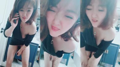 轻熟女级别美少妇一个人独自在家大黑牛不过瘾还撩骚男朋友，对白很刺激不敢叫